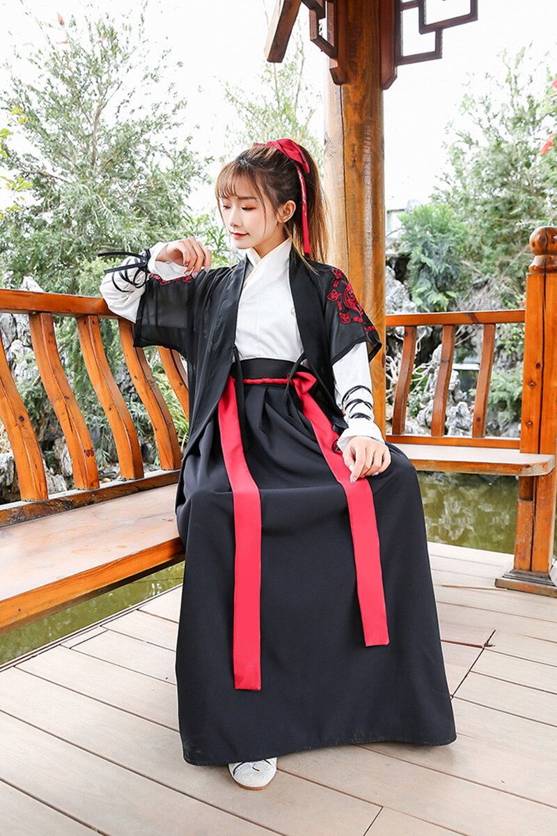 Red and Black Hanfu Dress | Chinese Temple