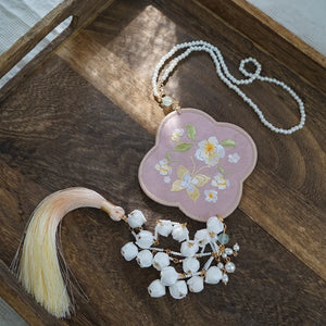How to Incorporate Chinese Accessories into Your Daily Look